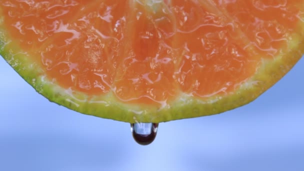Шматочок Апельсина Краплями Води — стокове відео