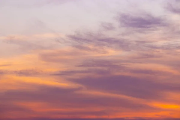 Gökyüzü alacakaranlık arkaplanının soyut resmi