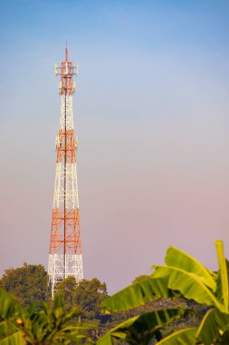 iletişim cep telefonu anteni sabahleyin