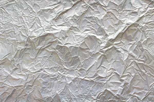 Buruşmuş alüminyum folyodan yapılmıştır.