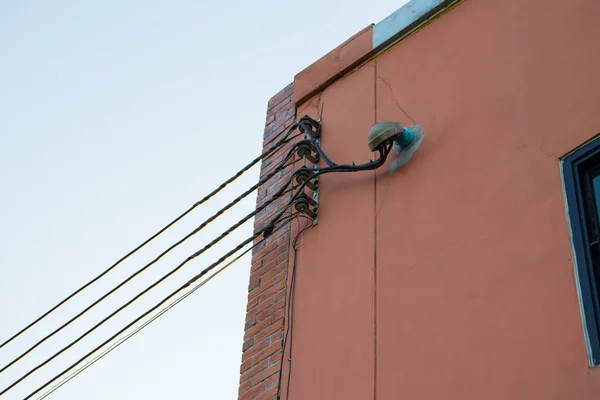 Fabrikanın elektrik hattı.