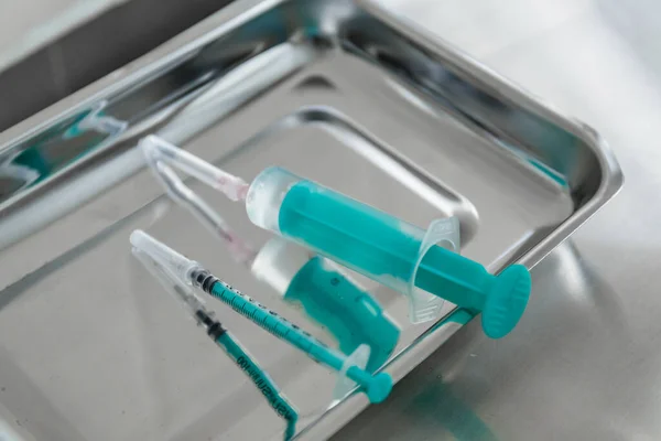 İğne ellerde, doktor, test 