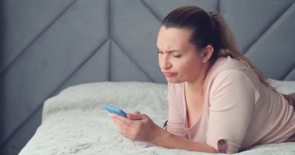 Adult Woman Upset Bad News Beautiful Adult White Woman Chatting — Stock Video