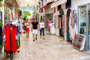 22 Mayıs 2018, Bodrum, Türkiye: Eski kentin sokaklarındaki turistler.