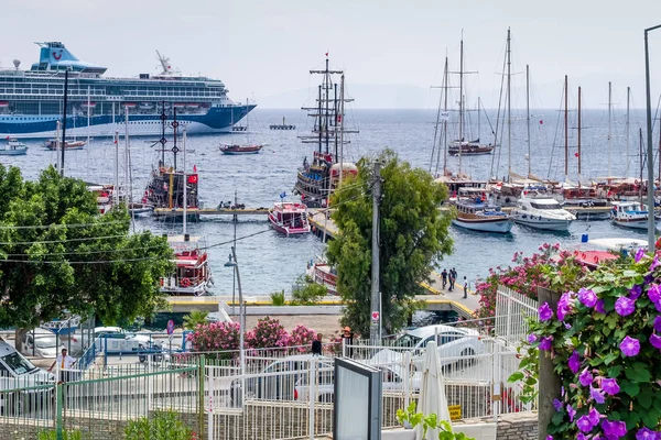 22 Mayıs 2018, Bodrum, Türkiye: Kentin limanında yolcu gemisi ..