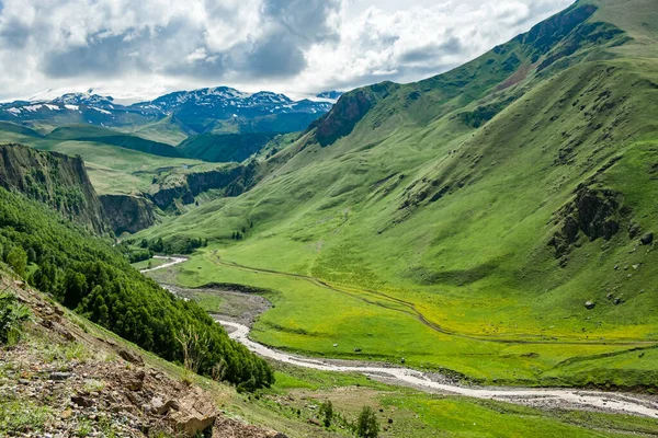 High mountain valley surrounded by slopes of mountains. — Stockfoto