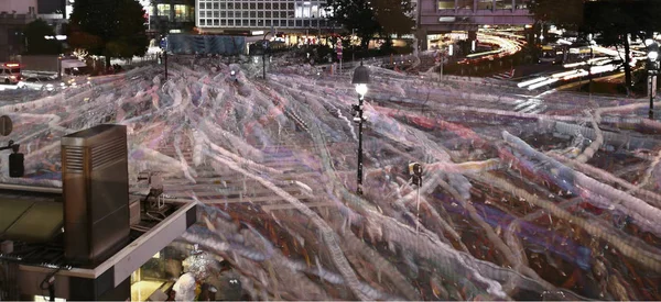 Световое движение ночной сцены людей, пересекающих перекрёсток Сибуя — стоковое фото