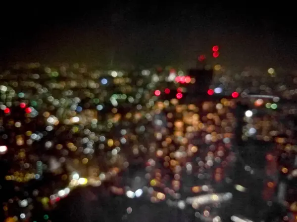 일본 도쿄 대도시의 밤 빛을 흐리게 하는 장면 — 스톡 사진