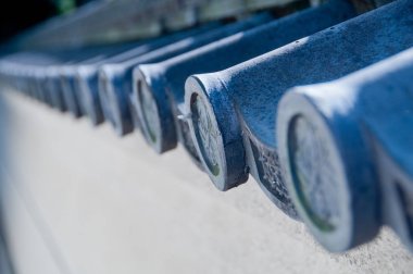 Sahne Japon Kyoto tapınakta kil seramik çatı parçasının kapatın