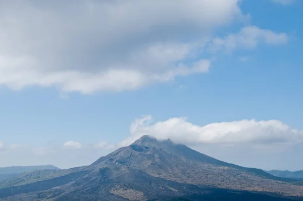 Mount Agung vulkan scen i Bali Indonesien — Stockfoto