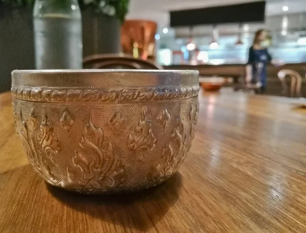 Ταϊλανδικά αντίκες αρχαία αλουμινίου ασημί κρύο νερό πόσιμο Κύπελλο — Φωτογραφία Αρχείου