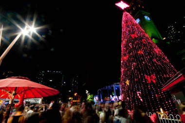 Noel Kutlamaları olay cro ile eski Belediye Binası ile sahne