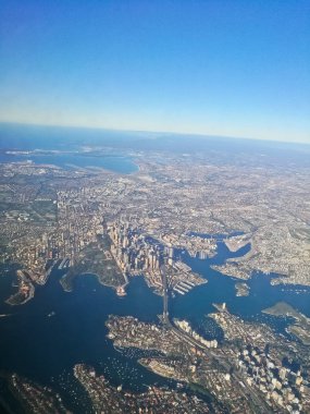 Kuş gözü görünümü hava sahne bir uçak penceresinden Sydney Australia şehir merkezinin