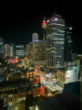 Sydney, Avustralya - 5 Mayıs 2018: Uzun pozlama gece sahne Sydney gökdelenler cityscape hava