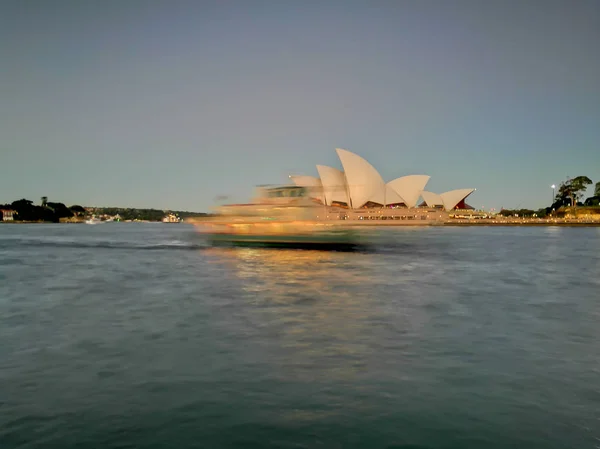 SYDNEY, AUSTRALIA - 5 DE MAYO DE 2018: Ópera de Sídney con un desenfoque —  Fotos de Stock