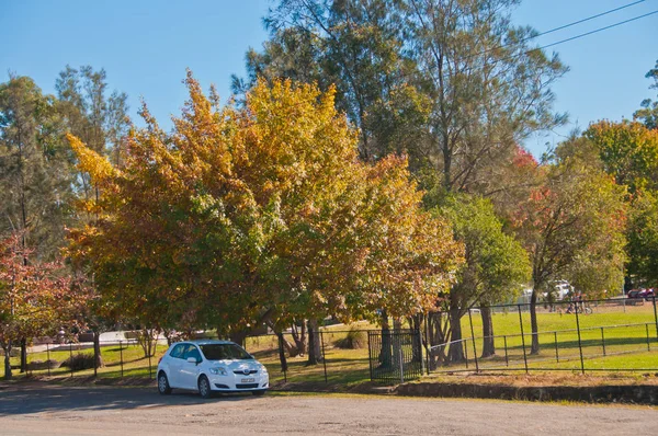SYDNEY, AUSTRÁLIA - 6 de maio de 2018: Parque de estacionamento Toyota Yaris eco branco — Fotografia de Stock