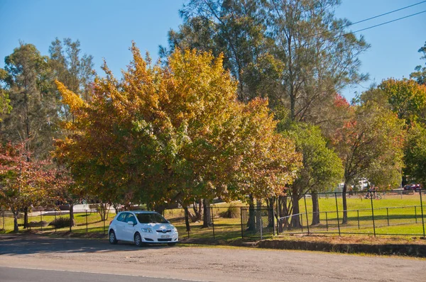 SYDNEY, AUSTRÁLIA - 6 de maio de 2018: Parque de estacionamento Toyota Yaris eco branco — Fotografia de Stock