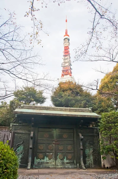 Tokyo Japan Grudzień 2018 Ciemnozielona Metalowa Brama Parku Zojo Buddyjskiej — Zdjęcie stockowe