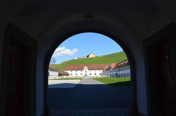 Anzindel Suiza Monasterio Pequeño Patio Económico — Foto de Stock