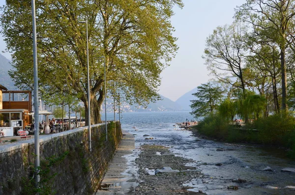 Lugano Suíça Abril 2017 Lago Lugono Estuário Imagens De Bancos De Imagens Sem Royalties