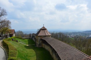 Bamberg (Almanya). Nisan 2017. Altenburg Kalesi. Deniz seviyesinden 386 metre yukarıda Altenburg Kalesi yer almaktadır. Kale 1109 yılında, 13. yüzyılın ortasında var olmaya başladı.