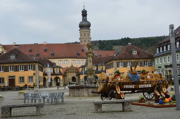 Weikersheim Duitsland April 2017 Marktplein Inscriptie Paasversiering Vrolijk Pasen — Stockfoto