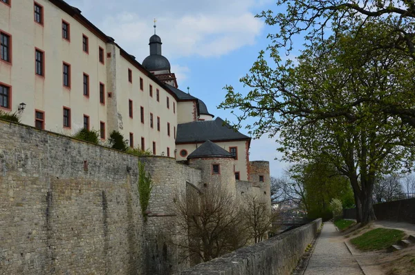 Wurzburg Niemcy Kwiecień 2017 Twierdza Marienberg Najstarszym Budynkiem Tym Wzgórzu — Zdjęcie stockowe