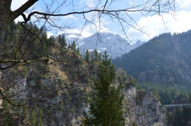 Bavyera (Almanya). Nisan 2017. Neuschwanstein Kalesi. Mary 'nin Köprüsü