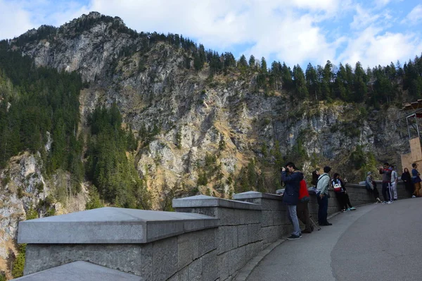 Bavaria Alemania Abril 2017 Castillo Neuschwanstein Vista Los Alpes Desde — Foto de Stock