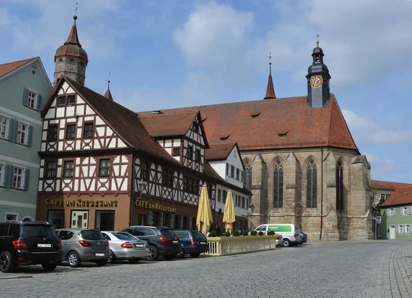 Feuchtwangen 2017年4月市场广场教堂 中世纪的老房子 — 图库照片