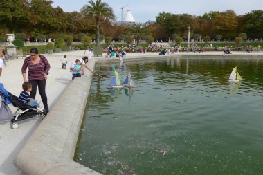 Paris (Fransa). Eylül 2014. Lüksemburg Sarayı ve Bahçesi.