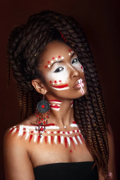 African style woman . Attractive young woman in ethnic jewelry with drum. close up portrait. Portrait of a woman with a painted face. Creative makeup and bright style. — Stock Photo, Image