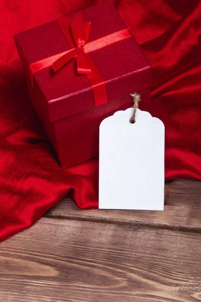 Wrapped red gift box  and gift card on the wooden table can use on valentine day mother day or celebrate love day . — Stock Photo, Image