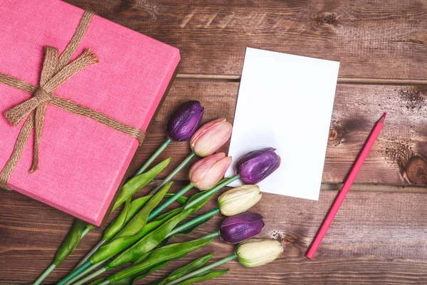 Romantische roze Valentijnsdag decoratie met heden en Diy liefde. Moeders dag kaart. Op 8 maart is Women's Day — Stockfoto