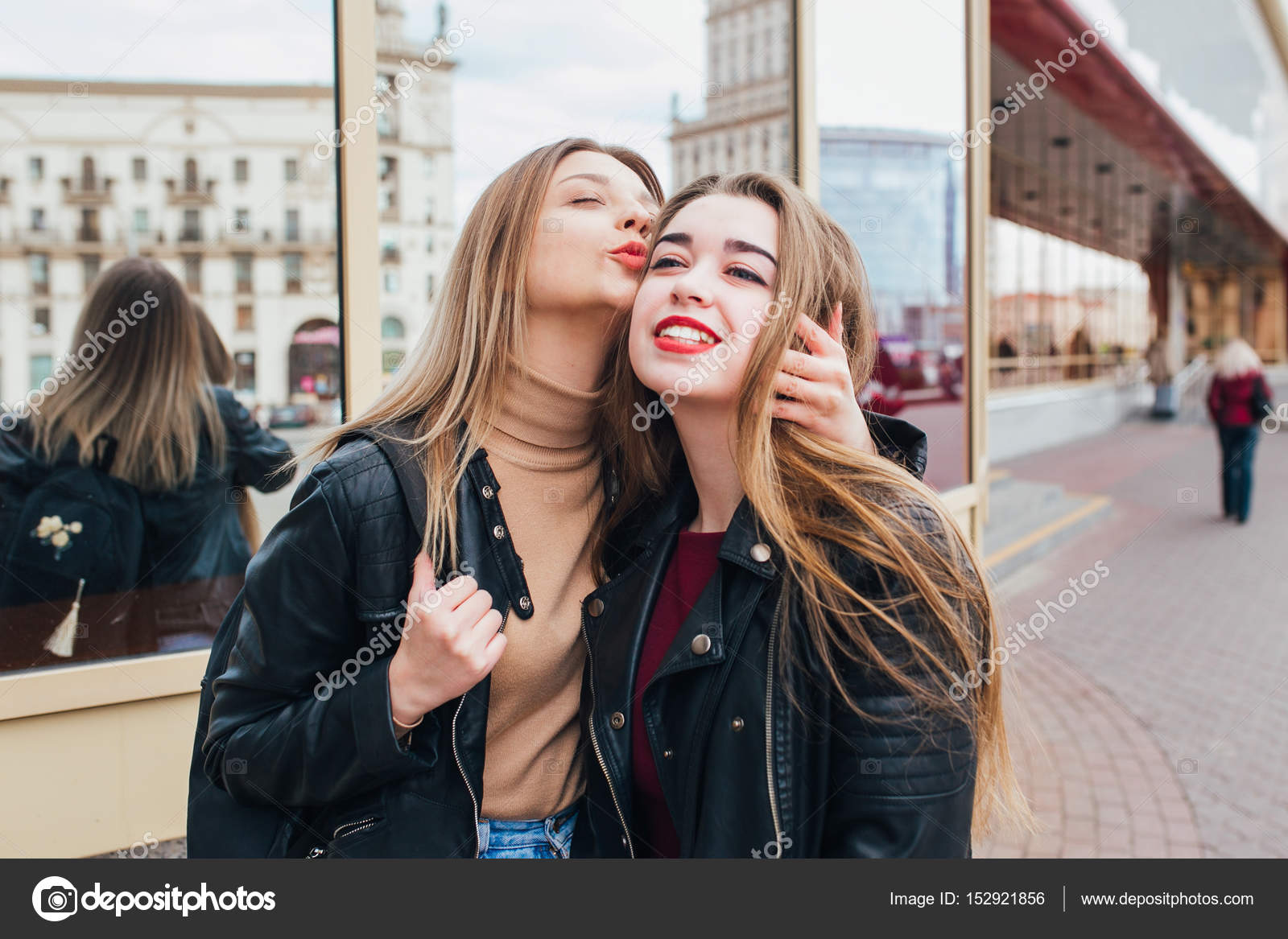 Frau in der stadt treffen [PUNIQRANDLINE-(au-dating-names.txt) 34