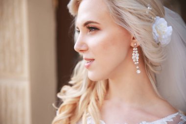 Çok güzel bir gelin tarafı açık havada için arıyorsunuz.