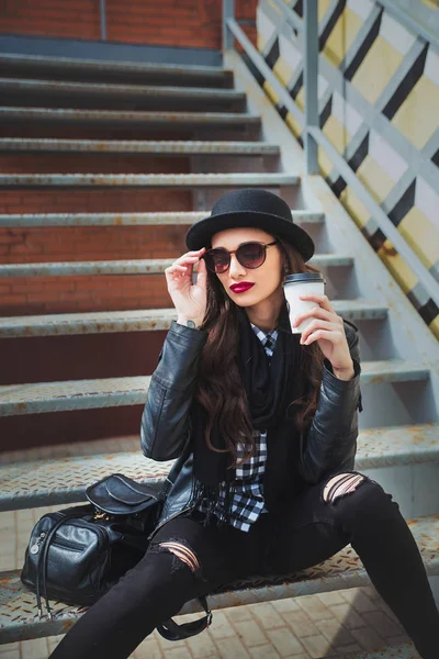 Young stylish woman in a city street drinking coffee . — Stock Photo, Image