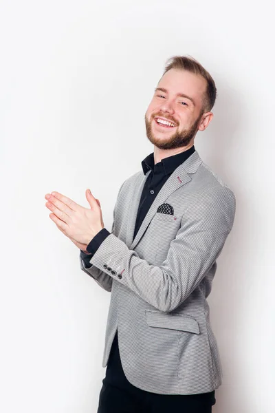 Felice vestito grigio ragazzo su sfondo bianco — Foto Stock