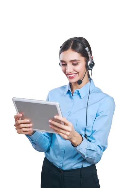 女客户服务工作者，呼叫中心微笑着运营商与手机耳机 — 图库照片