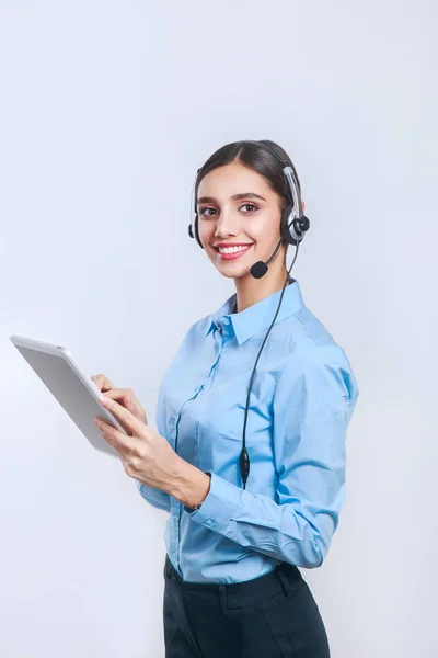 Operadora del centro de llamadas. Soporte operador de teléfono en auriculares — Foto de Stock