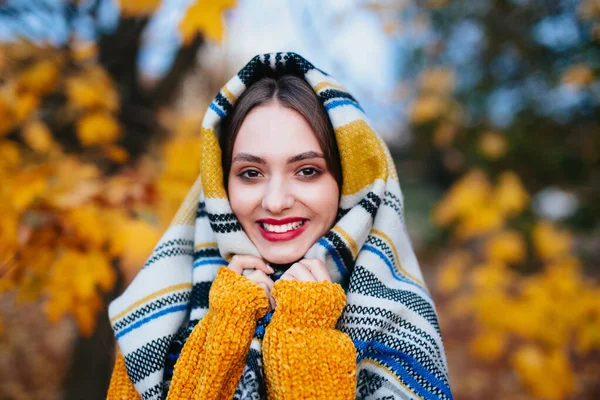 Funny girl with red lips in a warm plaid on a sunny autumn day — Stock Photo, Image