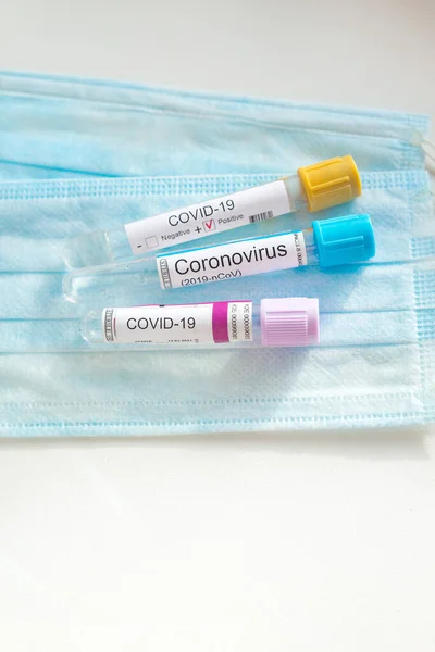 Coronavirus Test Beschermend Masker Witte Achtergrond Covid Nest — Stockfoto