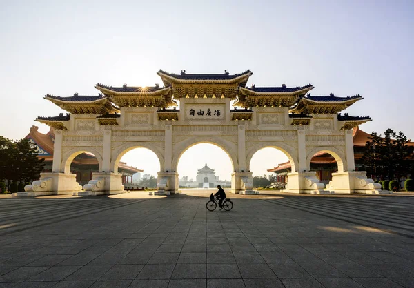 CIDADE DE TAIPEI, TAIWAN - 2 de abril de 2017: O portão principal do Ta Nacional — Fotografia de Stock