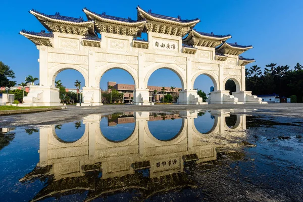 The main gate of National Taiwan Democracy Memorial Hall in Taip — Stock Photo, Image