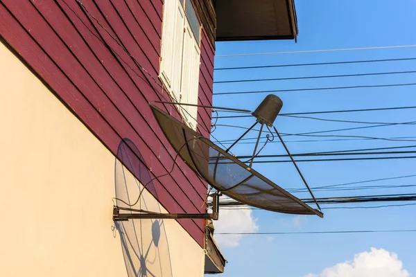 Planta Satelital Montada Sobre Pared — Foto de Stock