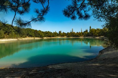 Mountain Lake Turquoise (Jübile). Kırım.