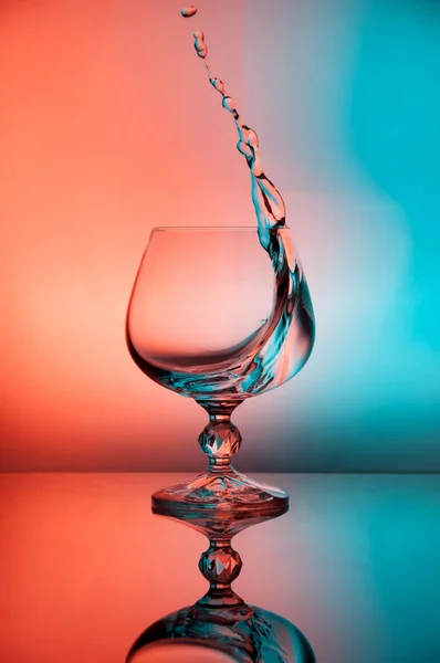 Cam damlaları turuncu mavi