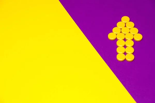 Ok şeklinde sarı haplar hastalıkların tedavisinde kaydedilen ilerlemeyi gösteriyor