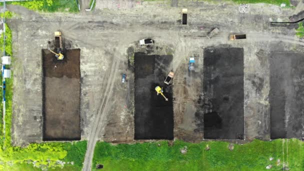 特殊的机械挖坑 工作机械 机器在挖坑施工过程 建筑的坑道 — 图库视频影像