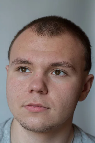 Der Teenager Drückt Unterschiedliche Emotionen Gesicht Aus — Stockfoto
